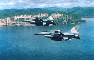 f-16-TNI AU dengan AIM-9P4 dan AGM-65