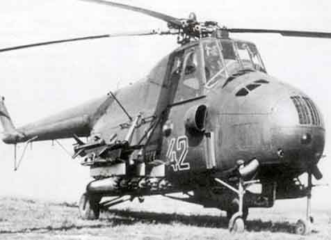 Helikopter Mil Mi-4AV Hound dengan 9М17М ATGM "Phalanga" dan 96 roket 57-mm NAR S-5M di 6 tabung UB-16-57U