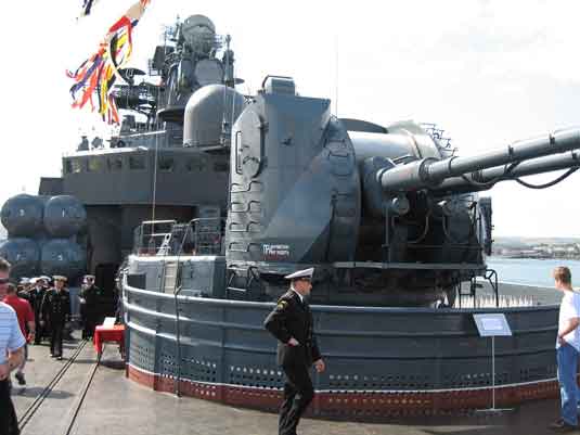 Meriam Angkatan Laut AK-130 Twin 130 mm/70 (5.1") pada Kapal Perusak Laksamana RFN Chabanenko Udaloy II