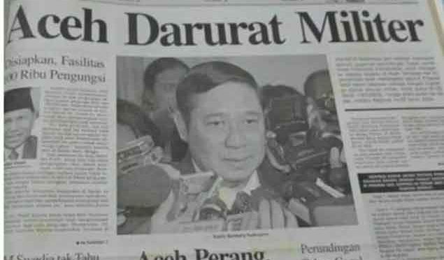Menteri Koordinator, Politik, Hukum dan Keamanan, Susilo Bambang Yudhoyono mengumumkan secara resmi status Darurat Militer di Aceh.