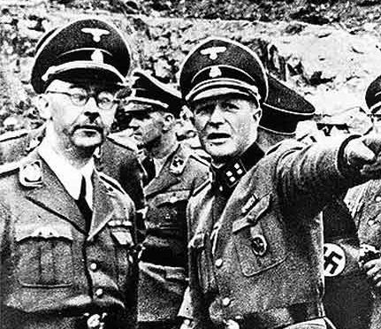 Heinrich Luitpold Himmler (kiri) dan Otto Adolf Eichmann