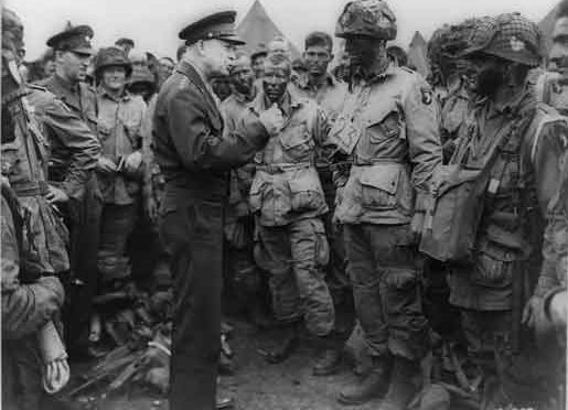 Pembicaraan Eisenhower yang terkenal dengan 101st Airborne pada malam Operasi Overlord. Sedikit pasukan terjun payung ini menyadari bahwa di saku belakang Ike ada pidato yang telah dia siapkan jika invasi gagal