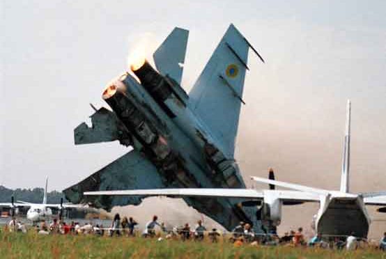 Kecelakaan Pertunjukan Udara Paling Mematikan Dalam Sejarah: Su-27 Flanker Angkatan Udara Ukraina Jatuh di Sknyliv