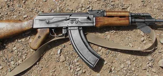 AK-47, juga disebut Kalashnikov Model 1947, senapan serbu Uni Soviet