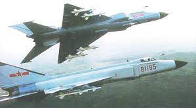 Pesawat tempur Shenyang J-8 II/J-8B membawa rudal PL-8(copy Python 3 Israel)