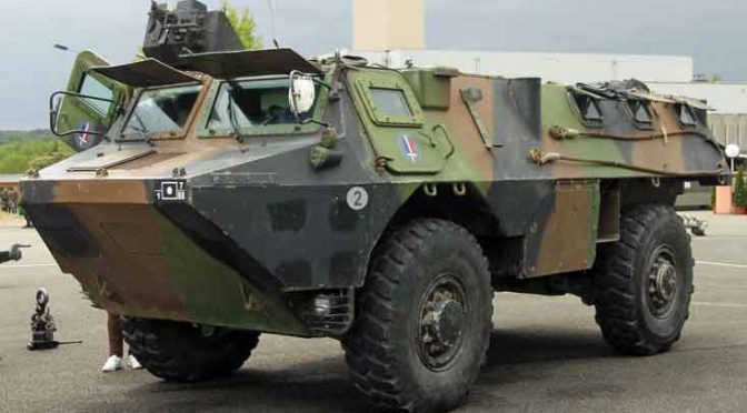 Armored Front Vehicle (VAB) saat ini merupakan kendaraan pengangkut pasukan paling umum di Angkatan Darat Prancis. Hal ini paling sering dipersenjatai dengan senapan mesin kaliber NATO 12,7mm, atau melingkar kaliber NATO 7,62mm di atap, tetapi mereka dapat diganti dengan senapan mesin 20mm.