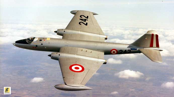 Angkatan Udara Peru menerbangkan pesawat Canberra dalam serangan mendadak melawan posisi Ekuador selama Perang Cenepa pada tahun 1995.