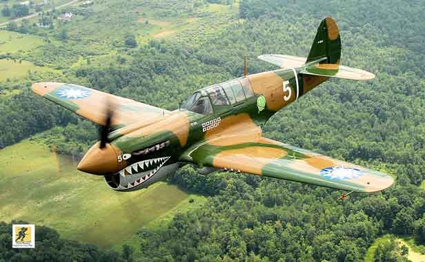 Pesawat tempur pembom Curtiss P-40 Warhawk