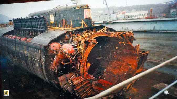 Kapal selam Project 949A Antey (kelas Oscar II) bertenaga nuklir Kursk (Rusia: Project 949A ей Atomnaya Podvodnaya Lodka "Kursk" (APL "Kursk")) tenggelam dalam sebuah kecelakaan pada 12 Agustus 2000 di Laut Barents, pada peristiwa besar pertama Latihan angkatan laut Rusia dalam lebih dari 10 tahun, dan semua 118 personel di dalamnya tewas.