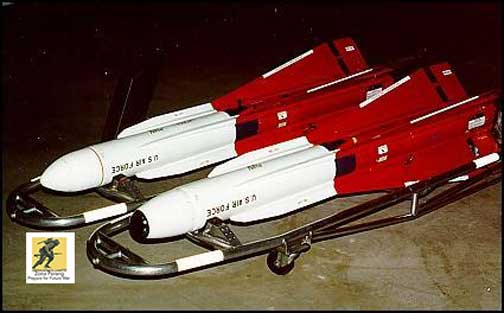 Belakang: GAR-3A (AIM-4F); Depan: GAR-4A (AIM-4G