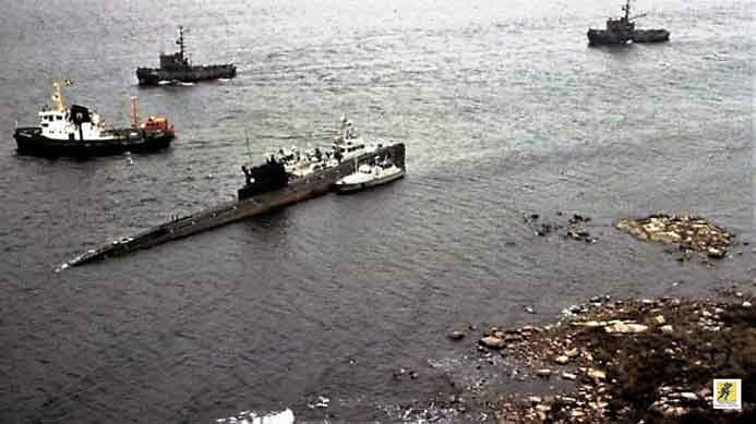 S-363, kapal selam patroli pesisir kelas Whiskey Soviet - sehingga memberi insiden itu julukan "Whiskey on the Rocks."