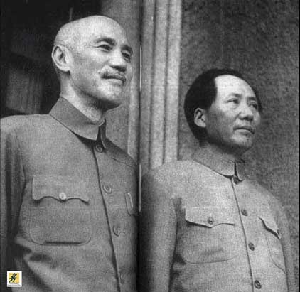 Chiang Kai-shek dan Mao Zedong pada tahun 1945