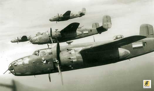Jangkauan terbang Mitchell adalah 600 hingga maksimum 1.600 kilometer, tergantung pada B-25C, D atau J dan tangki apa pun di bomb bay dan tangki sayap tambahan. Akibatnya, hanya sebagian Hindia Belanda yang dapat diakses.