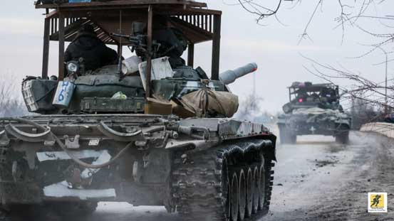 Invasi dimulai pada dini hari tanggal 24 Februari, dengan divisi infanteri dan dukungan persenjataan dan udara di Ukraina Timur, serta puluhan serangan rudal di Ukraina Timur dan Ukraina Barat